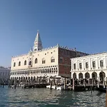 Venezianischer Palazzo Mit Kostenlosen Wlan Naehe Markusplatz