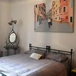 Charming Flat With Terrace Over The Canal