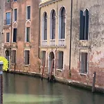 Venezia San Polo Corner Porzione Piano Nobile