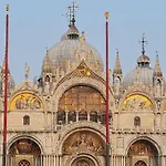 Friendly Venice Suites