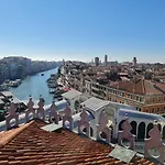 Friendly Venice Suites