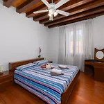Giulia House