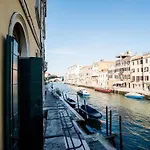 Palazzo Veneziano Direct At The Canal With Roof Terrace