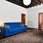 Appartamento In Palazzo Storico A Venezia Centro