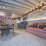 Corte Rubbi 5514 Canal View