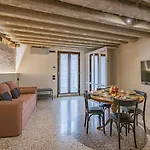 Corte Rubbi 5514 Canal View