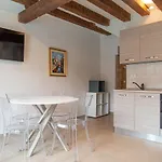 Ca\' Leoncino - Venice Canal Front Apartment