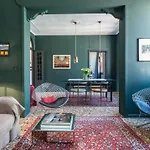 Stylish Renovated Apartment In The Heart Of The City
