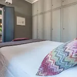 Stylish Renovated Apartment In The Heart Of The City