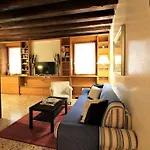 San Marco Charming Apartment With Canal View