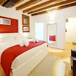 Dolcevita Apartments N 517 Canal View