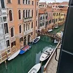 Ca\' Cappello Venice Apartment 2 With Canal View