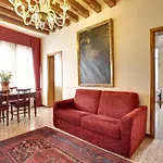 Palazzo Schiavoni Residenza D\'Epoca & Suite-Apartments