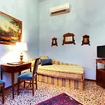 Palazzo Schiavoni Residenza D\'Epoca & Suite-Apartments