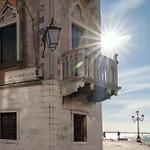 Ca\'Lina Near Biennale