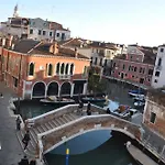 La Chambre D\'Ella