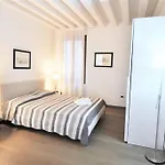 Stylish Apartment 100 Meters From San Marco Square