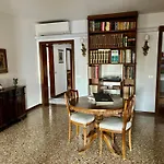 Large And Bright Apartment With Canal View
