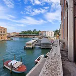 Luxury Calatrava - Apartment In Venetian Palazzo
