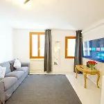 Apartment In Venice ! On Whtsapp ! Check The Number From The Photos! Lovely