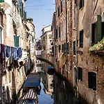 Gondolier\'S House Castello