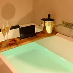 Venice Luxury Suite - Private Jacuzzi And Design