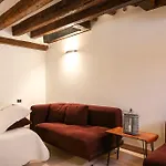 Metropole House