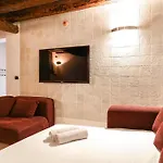 Metropole House
