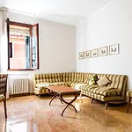 Rialto Bridge Big Apt With Lift By Lionhost