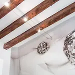 Rialto Apartments Whit Lift
