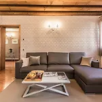 Ca\' Del Monastero 3 Collection Apartment For 4 Guests With Lift