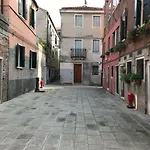 Santi Apostoli Apartment