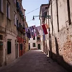 Venezia Biennale Bianco&Rosso
