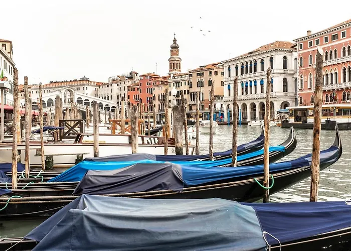 Charming Apartment On The Grand Canal R&R