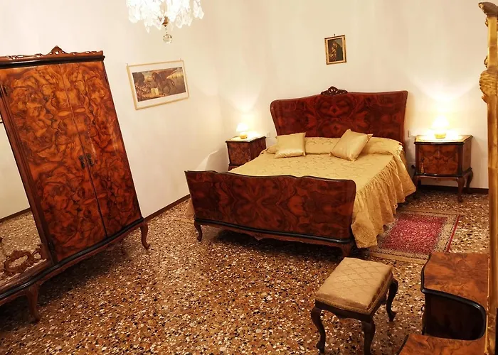 Ca\' Letizia Authentic Classic Apartment In Venice In Typical Venetian Style