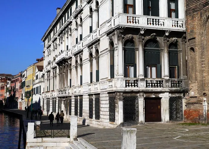 Appartamento In Palazzo Storico A Venezia Centro