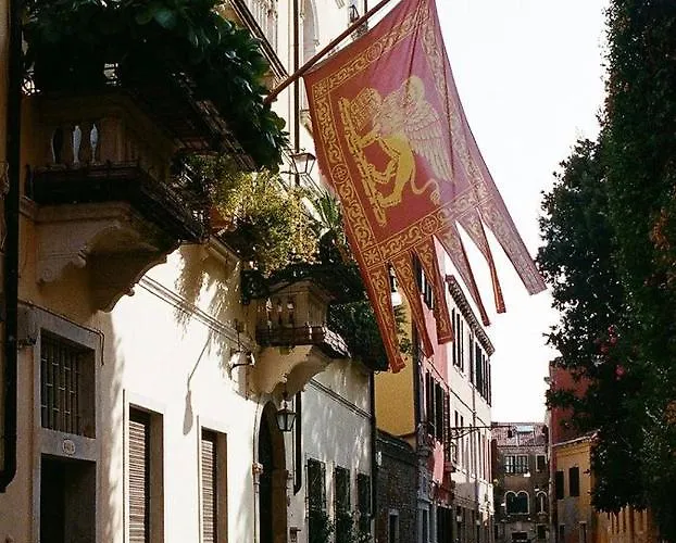 Ca\' Del Pittor Apartments