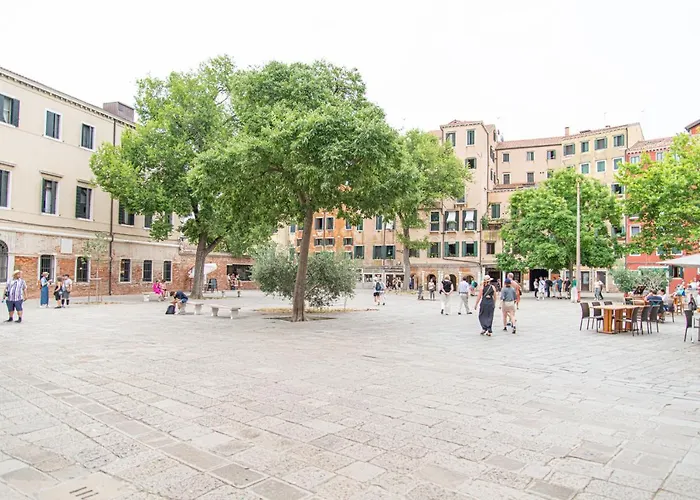 Ca\' Leoncino - Venice Canal Front Apartment