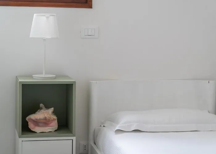 Bright Apartment On Venetian Roofs R&R