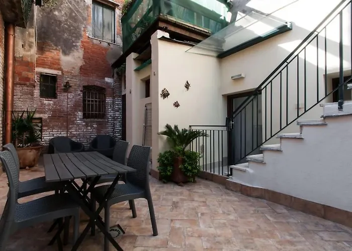 Ca\'Mariagrazia Flat In Venice With Private Patio