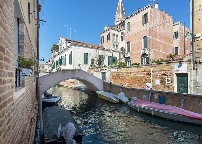 Apartment With Canal View In A Quiet Neighbourhood