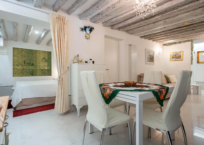 Loving In Venice, 5 Stars