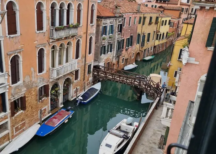 Ca\' Cappello Venice Apartment 2 With Canal View