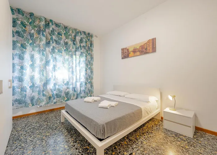 Tatiana Flat-10 Minutes From Venice