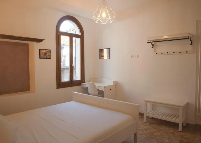 Venice Rooms