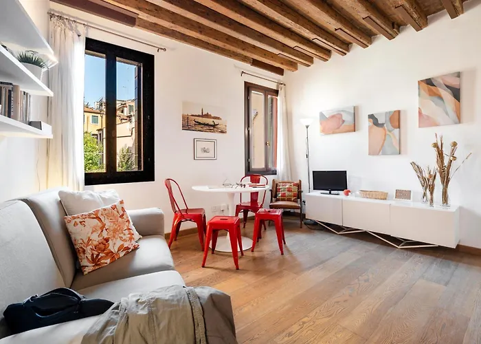 Contemporary Apartment In Venice Ff