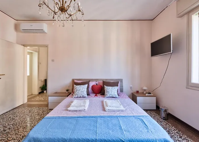 2 Bedroom Apartment Mestre Train Station