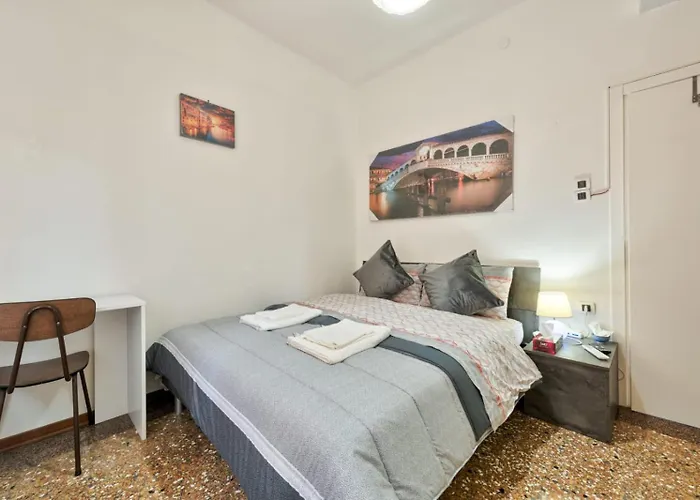 City Living Guest House Venice Room