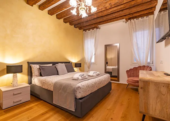 G&S - Housevenice Center