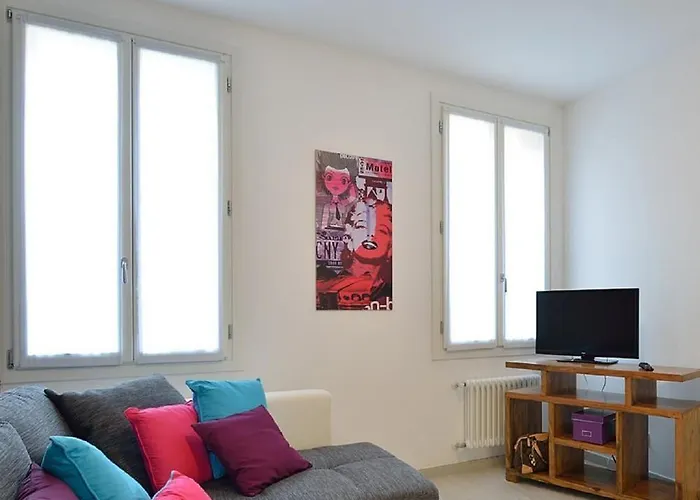 Supreme Venice Apartments